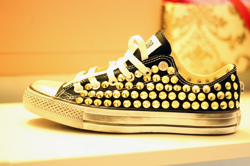converse nere alte con borchie