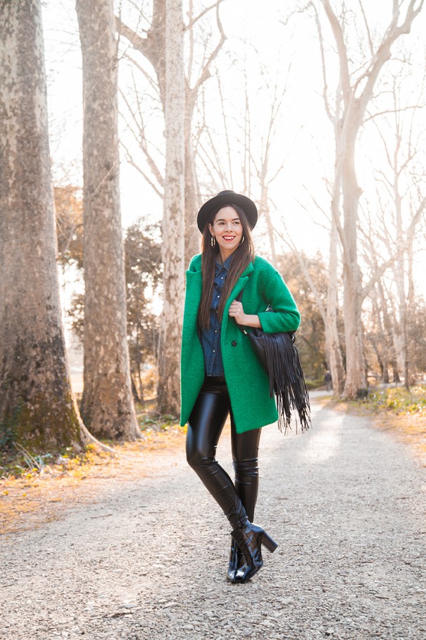 casual look da giorno con cappotto verde