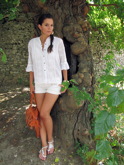 outfit con Ricami e nappine (3)