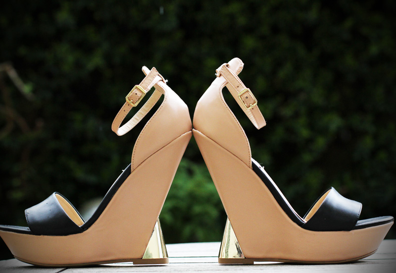 steve madden | zeppa | zeppa steve madden | sandali neri | sandali color carne | sandali nude | sandali con zeppa rientrata | zeppa rientrata | zeppa scultura 1