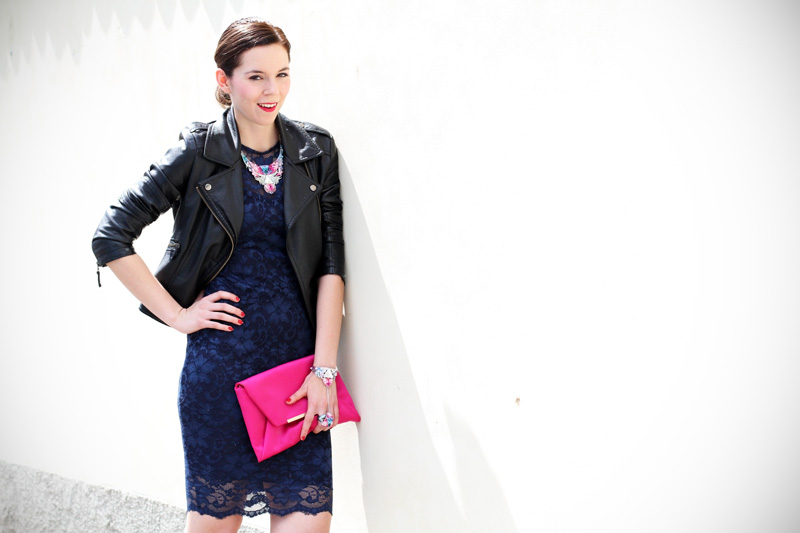 casual chic | outfit | look | streetstyle | look casual | outfit casual | giacca pelle | pochette rosa | capelli raccolti | acconciatura raccolta 1
