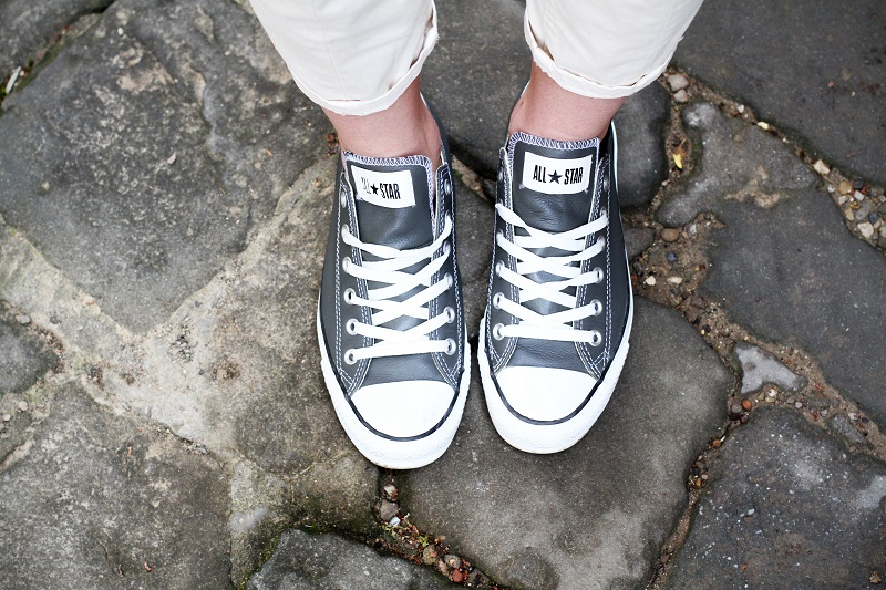 converse grigie | pantaloni capri | converse