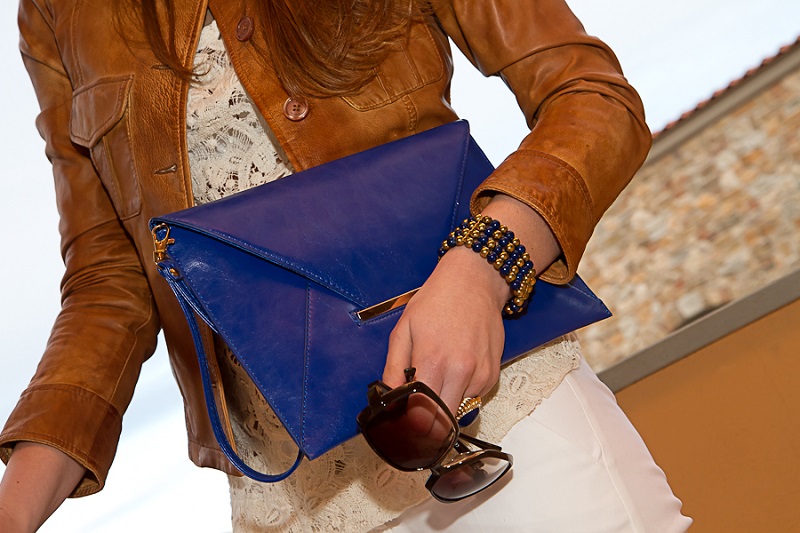 borsa blu | pochette blu | giacca marrone | primavera estate 2013 | moda | valdichiana outlet | fashion report | irene colzi | irene closet | fashion blogger italia