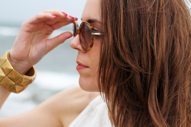 fashion details | dettagli fashion | bracciali borchie | occhiali da sole | outfit | look | forte dei marmi | mare | spiaggia (6)