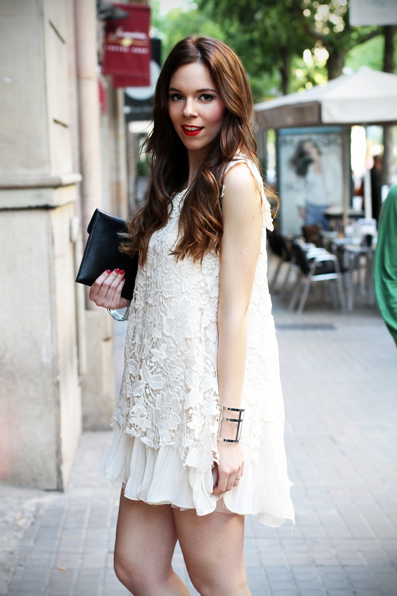 look | look romantico | vestito pizzo bianco | pizzo | vestito pizzo | outfit | outfit romantico | vestito bianco | idee looks | idee outfit | come vestirsi per una sfilata 2