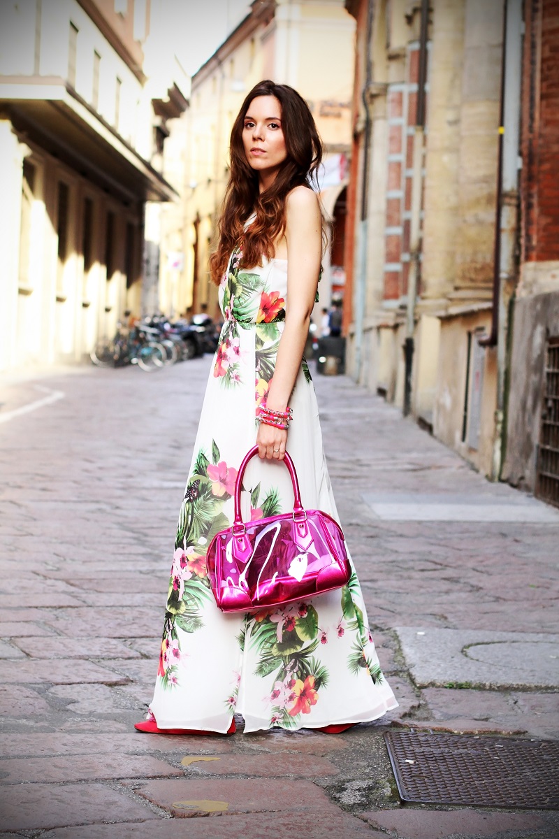 outfit | look | bershka | bershka estate 2013 | bershka primavera 2013 | bershka collezione primavera estate 2013| vestito lungo fiori | vestito lungo floreale | ballerine rosa | borsa bershka | borsa plastica trasparente | borsa pvc trasparente | irene colzi | irene closet | opening bershka bologna | ospite opening bershka bologna (1)