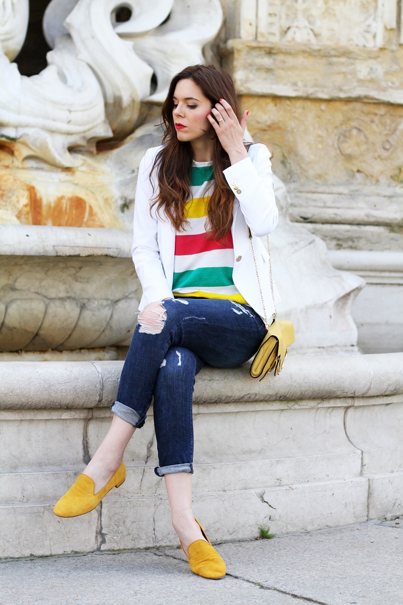 pantofole | slippers | zara | hm | outfit | look | fashion blogger | righe | maglia righe | tee righe | giacca bianca | blazer bianco | jeans strappati | jeans alla caviglia | fashion blogger | fashion blog | fashion blogger italia | borsa coccinelle | coccinelle | uno8uno | 181 | 1
