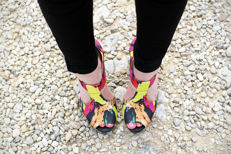 sandali colorati | kate maconie | sandali tacco grosso | scarpe fashion | sandali fashion | scarpe fashion blogger | dettagli outfit | dettagli fashion 