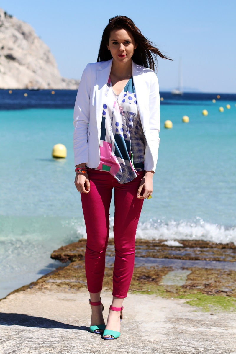 calanque | redsoul | provence | marseille | aix en provence | provenza | fashion blog | fashion blogger | outfit | look | mare | spiaggia | giacca bianca | canottiera colorata | pantaloni fucsia | golden sign | pantaloni capri | scarpe multicolore | scarpe colorate 3