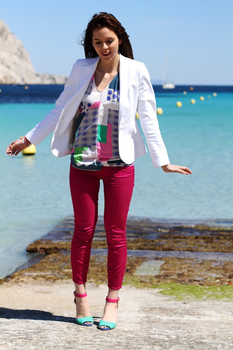 calanque | redsoul | provence | marseille | aix en provence | provenza | fashion blog | fashion blogger | outfit | look | mare | spiaggia | giacca bianca | canottiera colorata | pantaloni fucsia | golden sign | pantaloni capri | scarpe multicolore | scarpe colorate 4