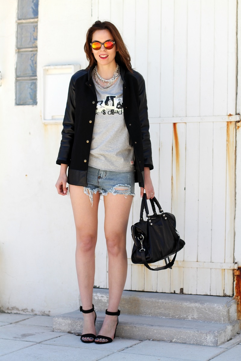 rock is dead | irene colzi | irene closet | fashion blogger | moda | fashion | occhiali da sole specchiati | mirror sunglasses | spektre | versity jacket | shorts jeans | mini shorts | scarpe zara | balenciaga | borsa balenciaga | outfit casual 3