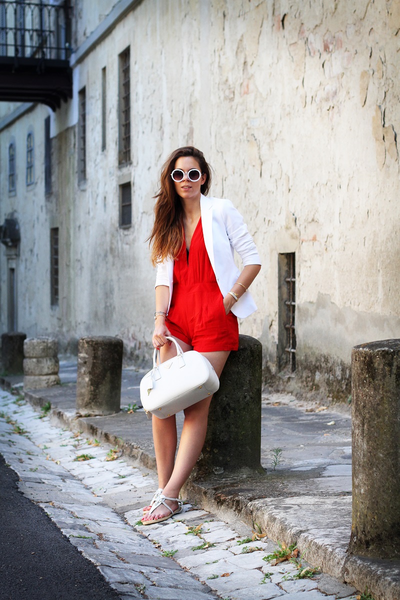 tuta | tutina | blazer | blazer bianco | giacca bianca | occhiali da sole rotondi | occhiali da sole | prada | borsa prada | borsa bianca | moda | fashion | fashion blogger | streetstyle | outfit | look 1