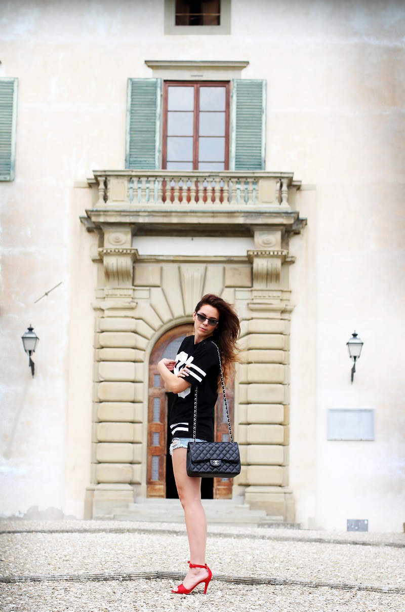 chanel bag | nuovi capelli | maglia con numero | shorts jeans |  vogue eyewear | luxottica | outfit | look | irene colzi | irene closet | scarpe rosse | sandali rossi 3