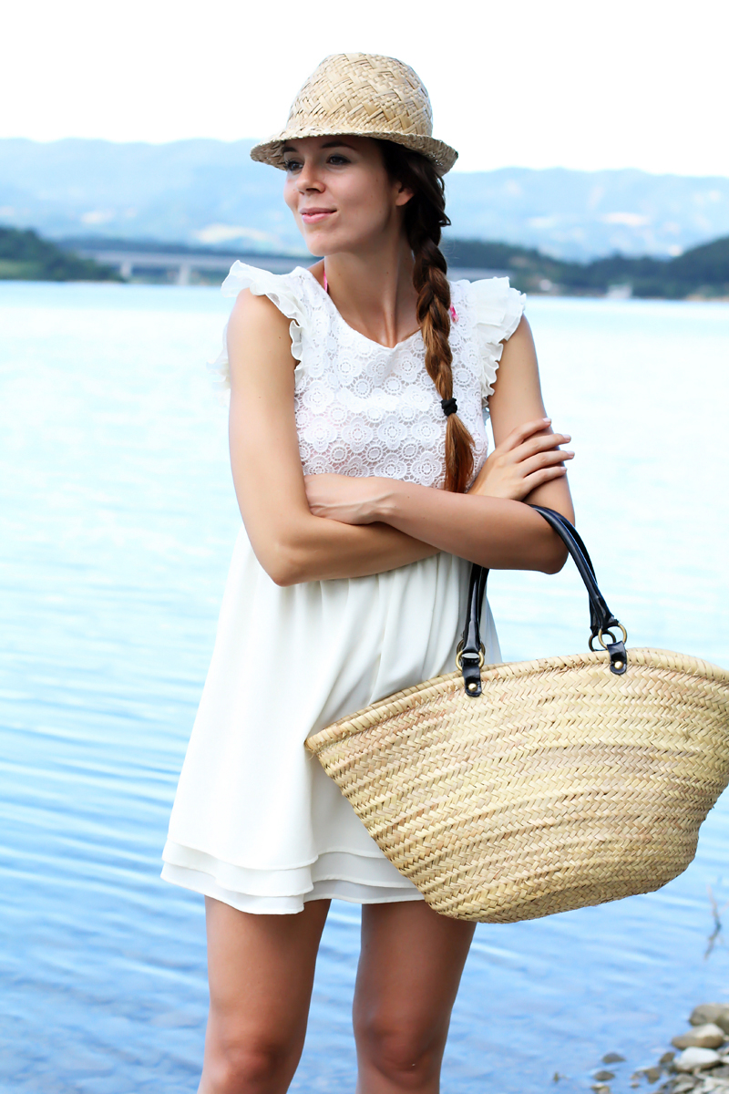 vestito bianco | cappello paglia | borsa paglia | outfit | look | fashion blogger | irene colzi | irene closet | lago bilancino | barberino mugello | outfit spiaggia | look spiaggia | copricostume 8
