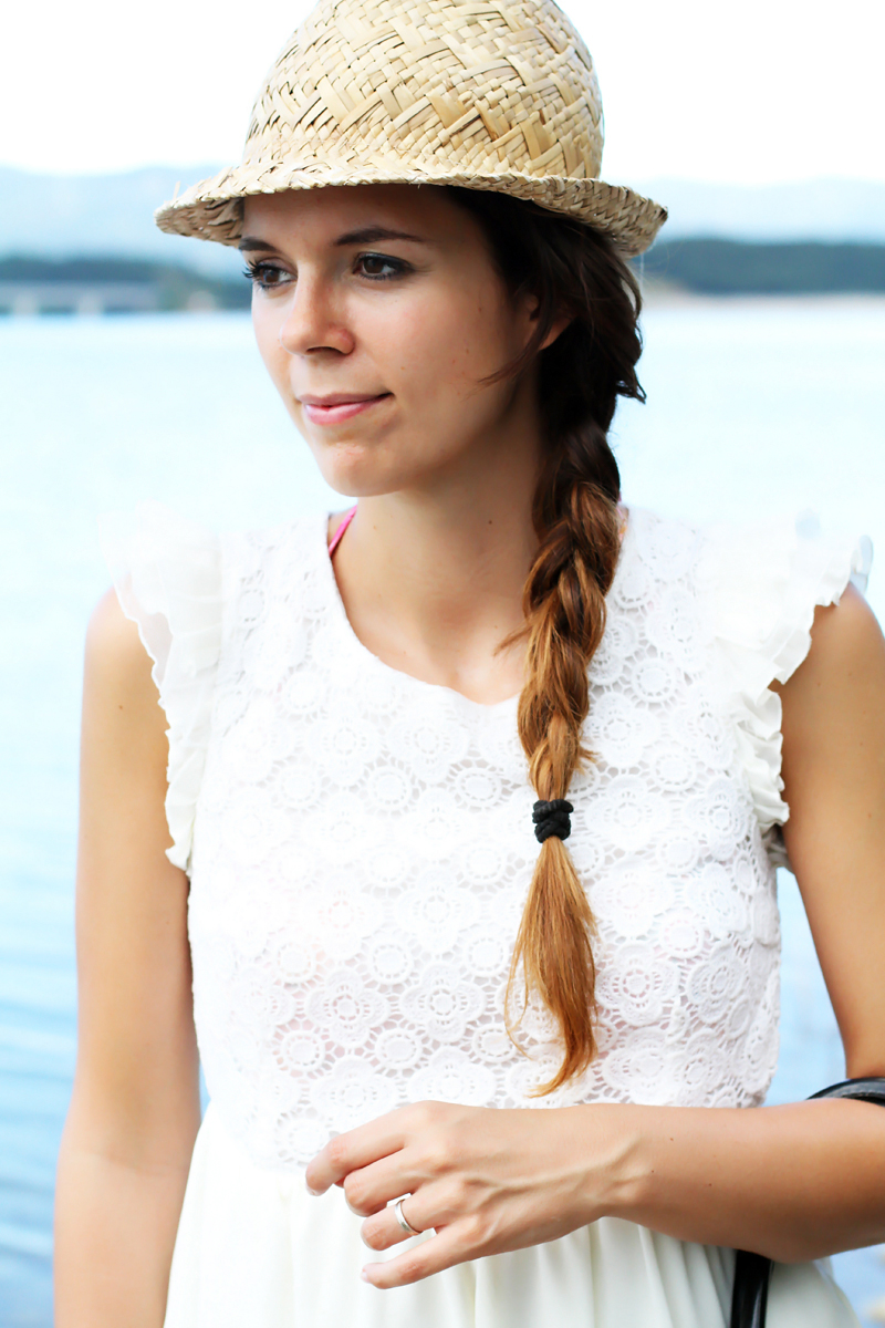 vestito bianco | cappello paglia | borsa paglia | outfit | look | fashion blogger | irene colzi | irene closet | lago bilancino | barberino mugello | outfit spiaggia | look spiaggia | copricostume 6