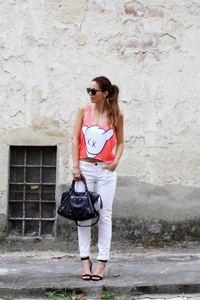 collezione primavera estate 2013 | crop top | pantaloni bianchi | tshirt simpatica | laura biagiotti | borsa balenciaga | borsa | scarpe zara