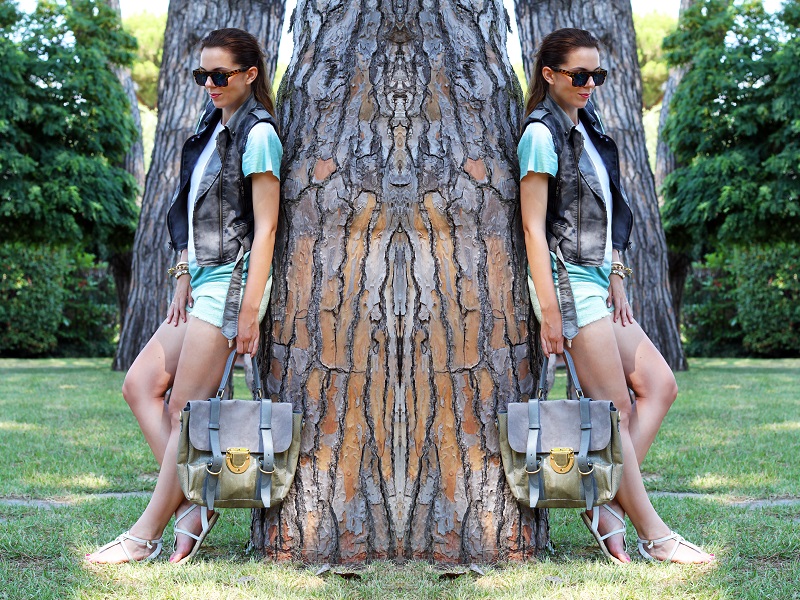 look casual | shorts verdi | gilet denim | occhiali da sole specchio | borsa su-shi bag 5