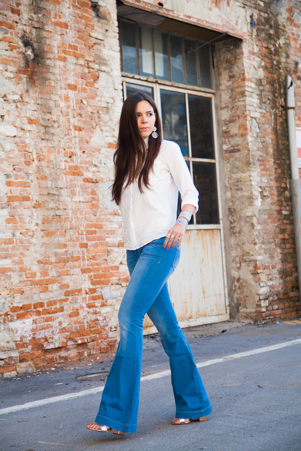 look pantaloni a zampa