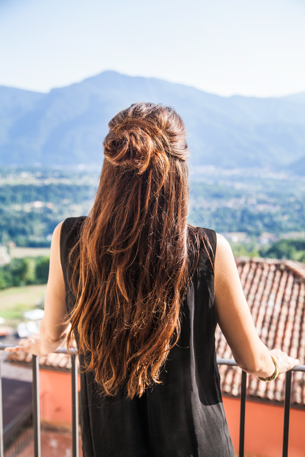 HALF TOP KNOT acconciatura HALF TOP KNOT acconciatura