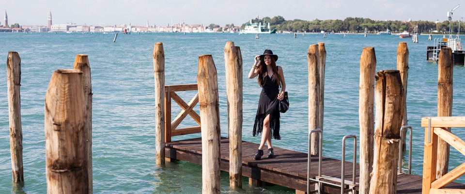 vestito-nero-con-frange
