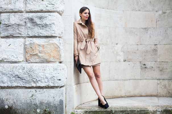 outfit con giacca in camoscio