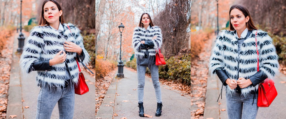 Pelliccia ecologica e skinny jeans a vita alta: due must!
