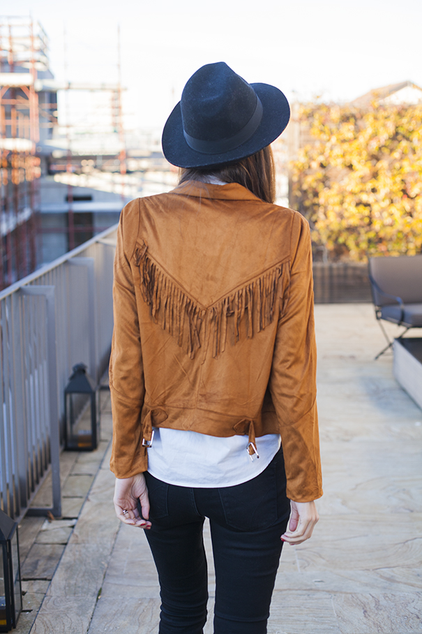 Giacca con le frange ed un look per la primavera: casual!