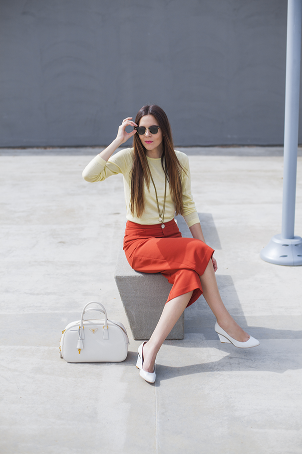 maglioncino giallo outfit