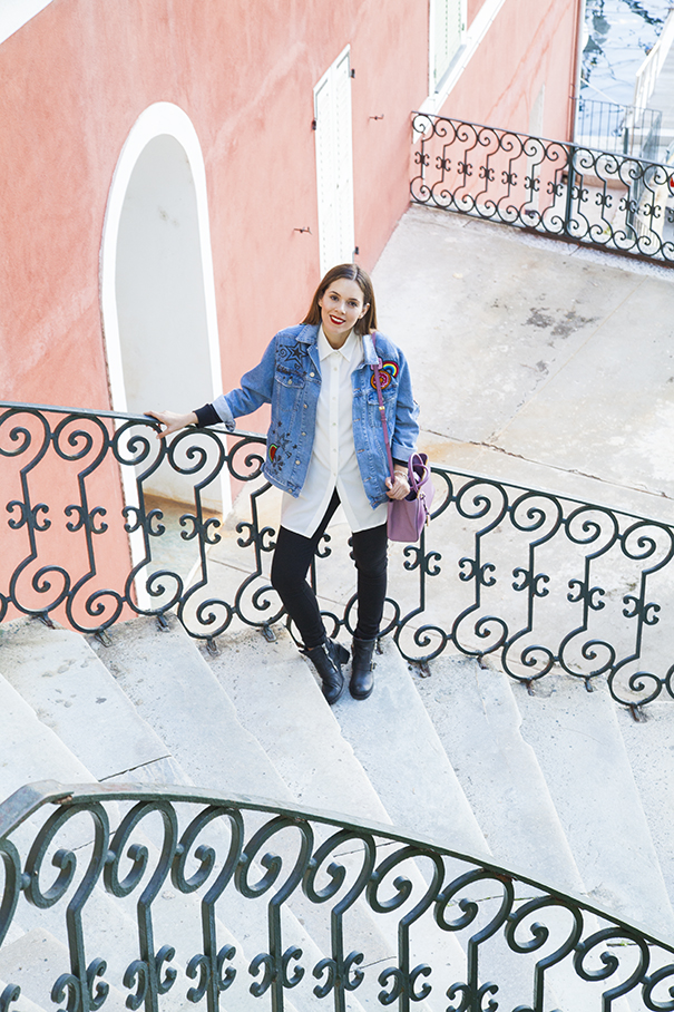 giacca in denim personalizzata | giacca di jeans personalizzata | borsa fucsia | look per il giorno