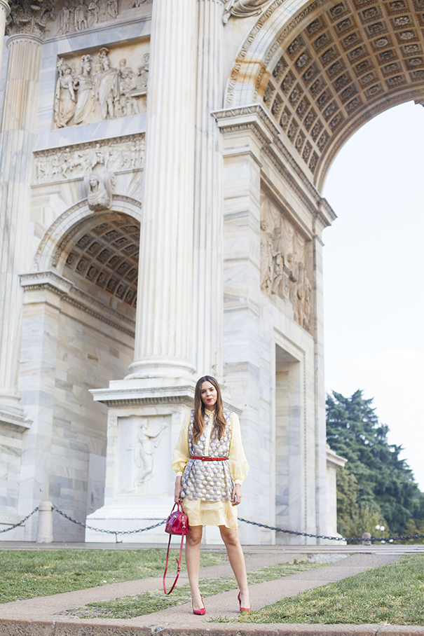 irene colzi | fashion blogger | fashion influencer importante | outfit con tocchi di rosso