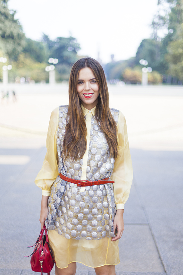 Scarpe rosse e borsa rossa | look vestito giallo | irene colzi | fashion blogger