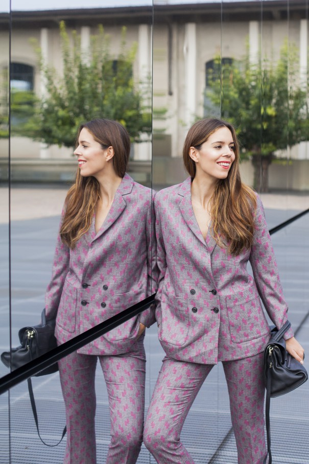 tailleur per ragazze | come indossare il tailleur | tailleur stampato | giacca e pantalone per ragazze