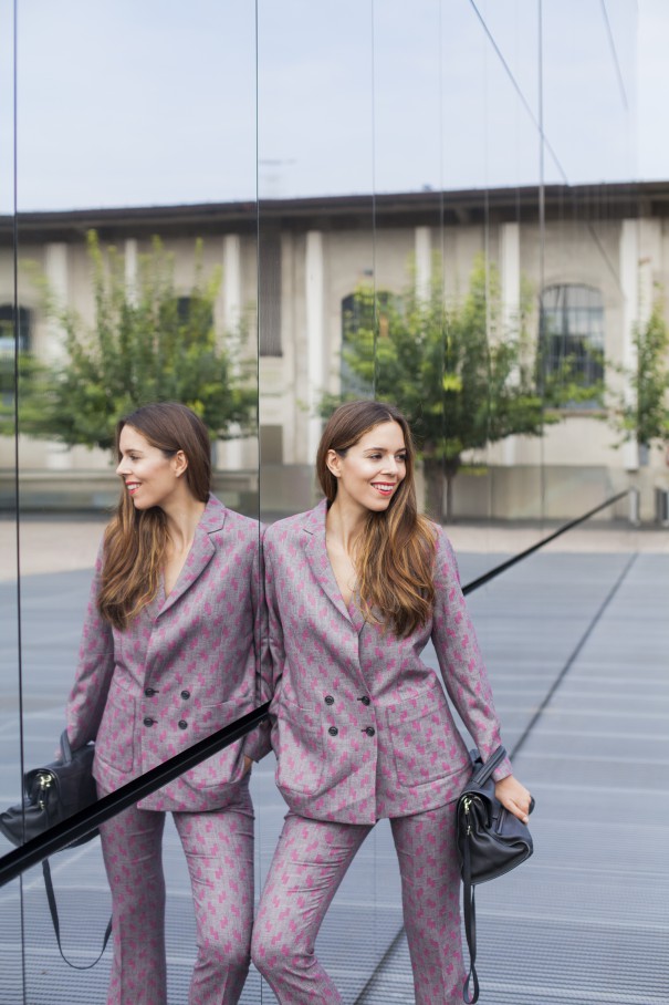tailleur per ragazze | come indossare il tailleur | tailleur stampato | giacca e pantalone per ragazze