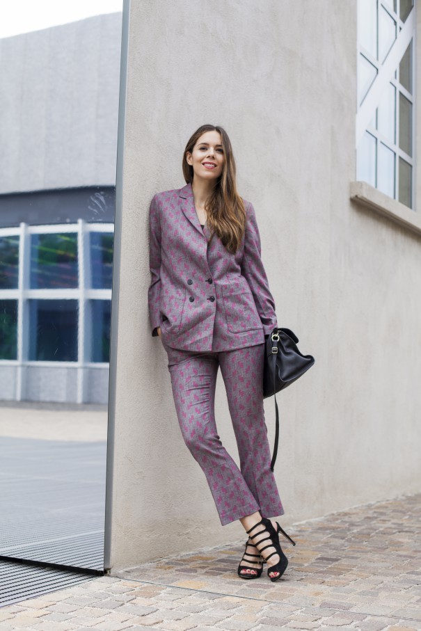 tailleur per ragazze | come indossare il tailleur | tailleur stampato