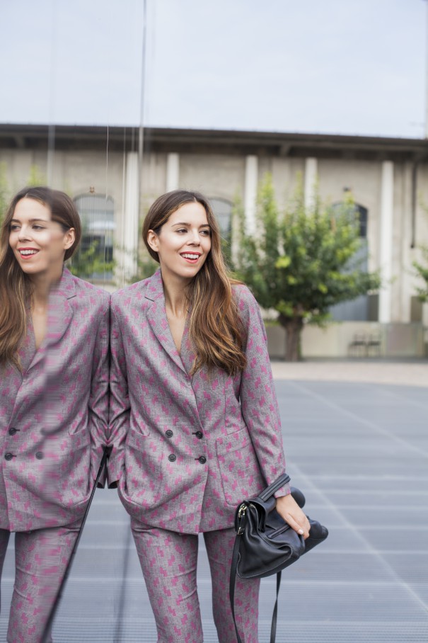 tailleur per ragazze | come indossare il tailleur | tailleur stampato