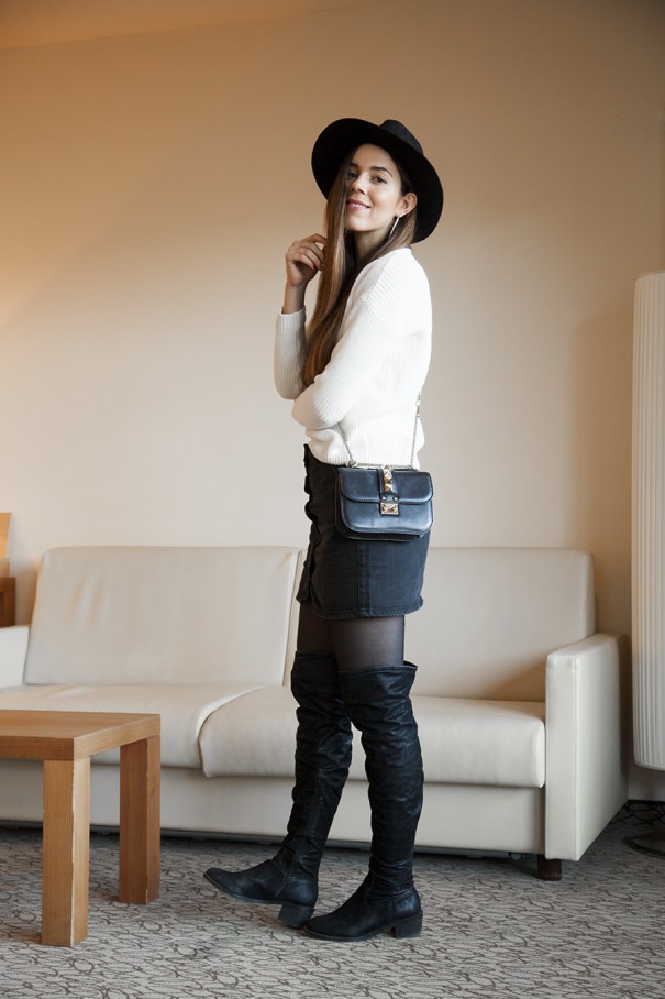 outfit con stivali neri al ginocchio
