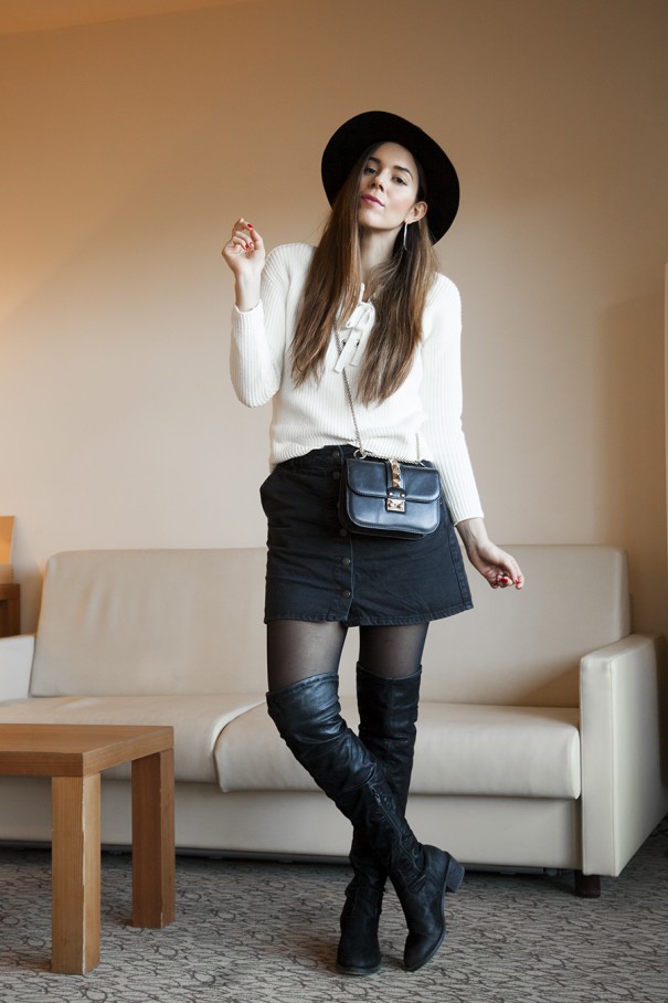 outifit con stivali al ginocchio