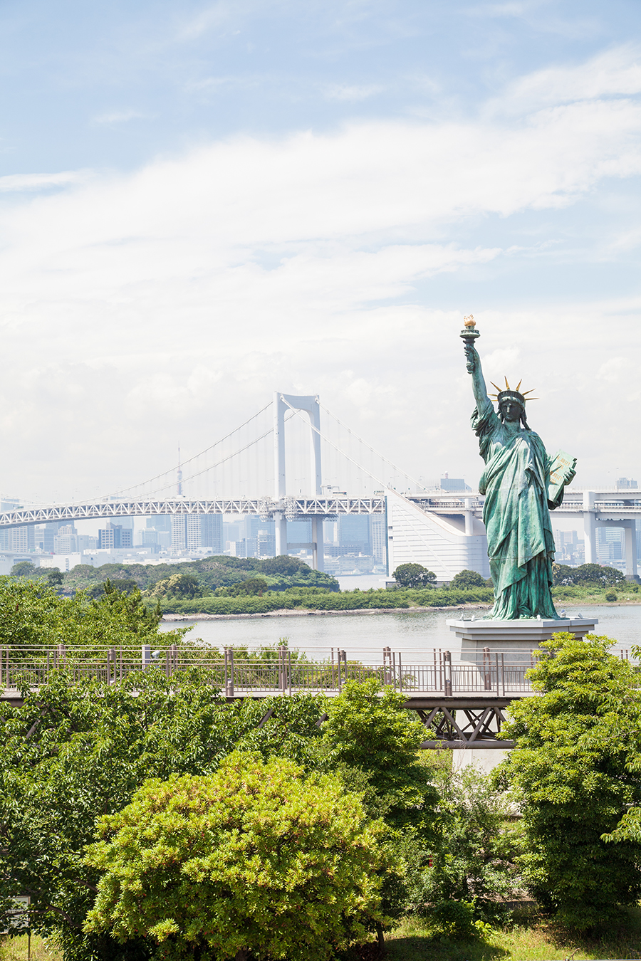 statua libertà in miniatura a tokyo