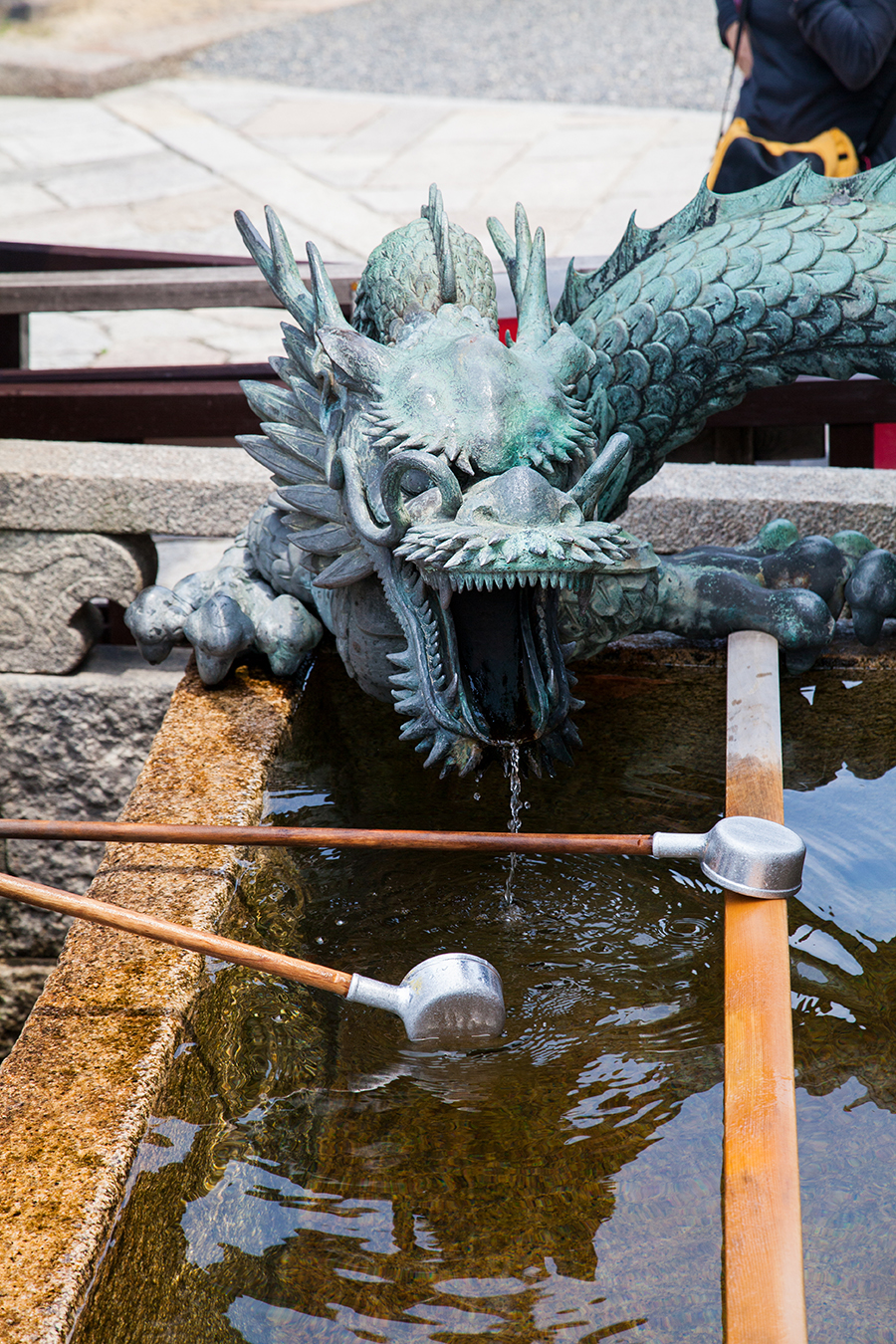 statua drago a kyoto in giappone