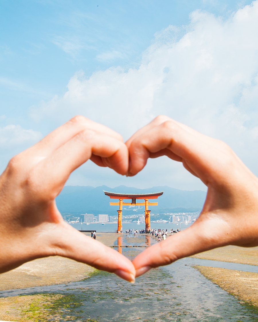 tori rosso nel mare miyajima