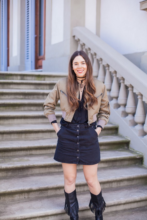 look con stivali con frange
