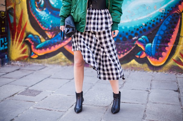 outfit con gonna asimettrica