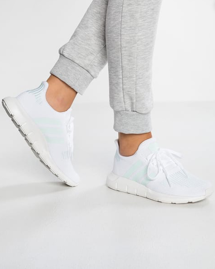 sneakers bianche come pulirle
