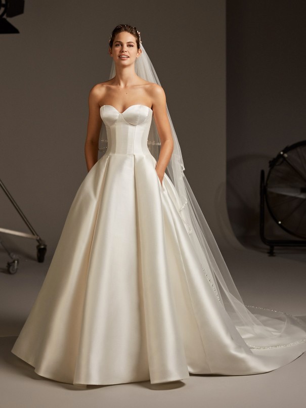 Vestiti-da-sposa-principeschi-con-gonna-ampia