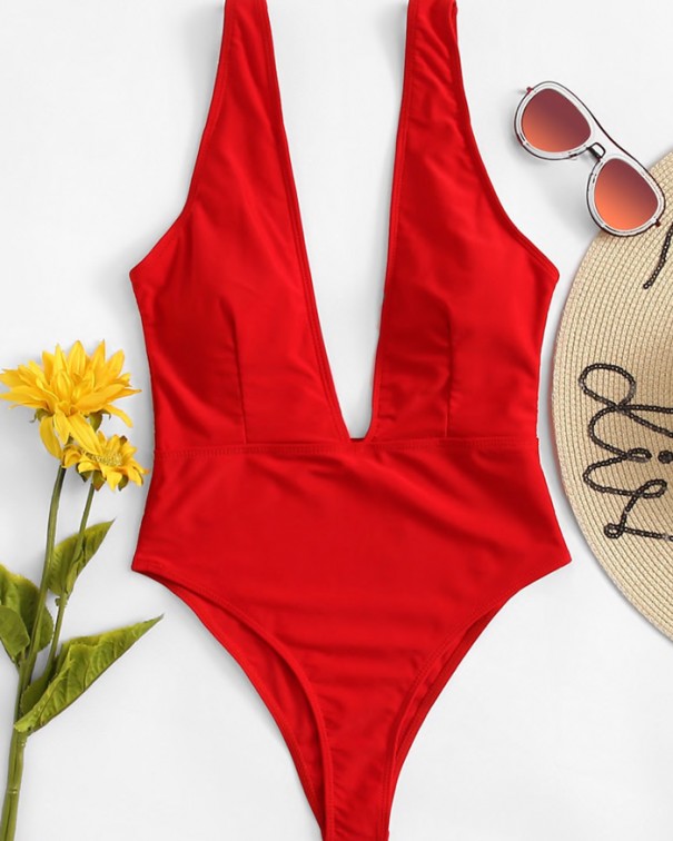 costume-da-bagno-rosso-con-scollo-profondo