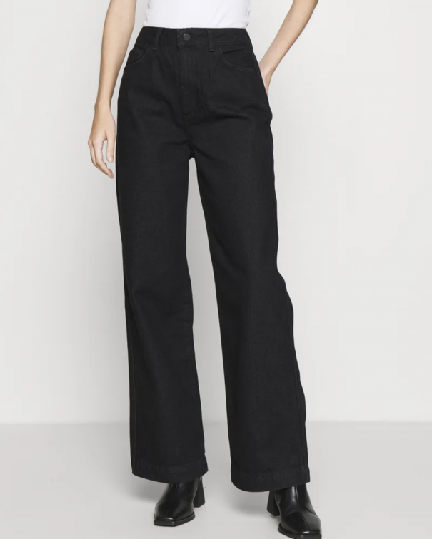 Tendenze jeans e pantaloni primavera - estate 2021