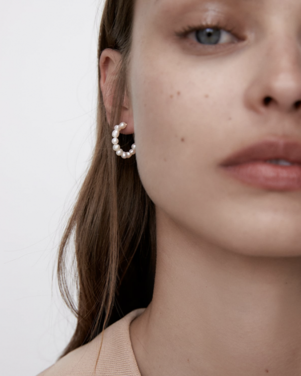 orecchini e accessori con perle bianche4